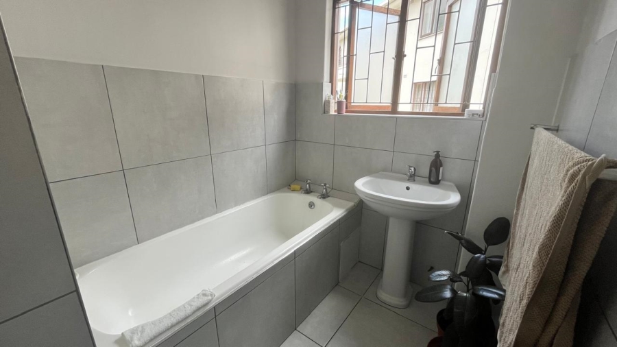 To Let 2 Bedroom Property for Rent in Pinelands Western Cape